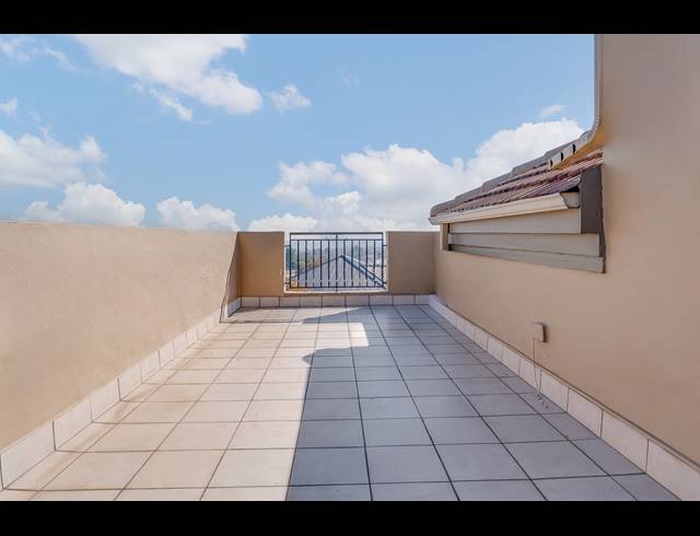 2 BEDROOM APARTMENT FOR SALE IN LONEHILL